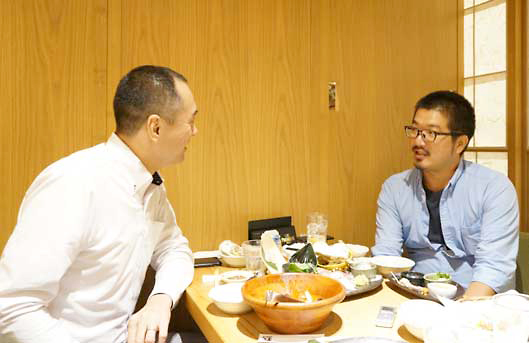 森野誠之氏（左）と本誌編集長 瀧川正実（右）