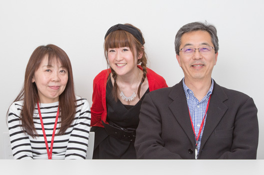 株式会社スクロール 通販CCチーム マネージャー・チーフスーパーバイザー 鈴木 真弓さん（左）と、株式会社スクロール360 フルフィルメント部課長 コンタクトセンターユニット長 大田 晋祐さん（右）
