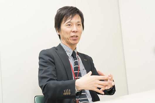日本郵便 本社 郵便・物流営業部　課長 上垣内 覚（かみがいと さとる）さん