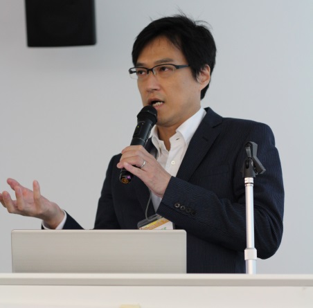 ネットショップ担当者フォーラムで講演する富士通の西本伸一マネージャー