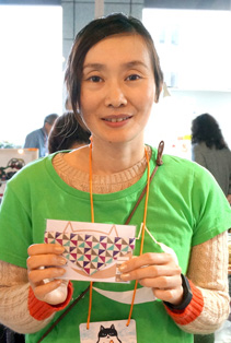 ネコソダテ 店長しろねこ代理（使用人）の満間 摂子さん