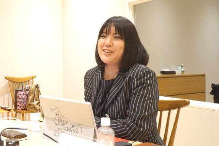 LINE@の対談に参加した伊藤久右衛門 WEB営業部マネージャー 足立容子氏