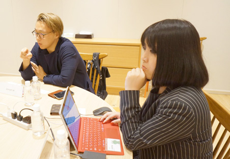 ネバーセイネバー スタイルデリ ビジネスマネージャー 朴成桓氏（左）、伊藤久右衛門 WEB営業部マネージャー 足立容子氏（右）