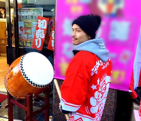 講演、記事執筆、メディア対応といった表の場に出ることを積極的に引き受けるの？ メガネスーパー・川添隆さんに聞く