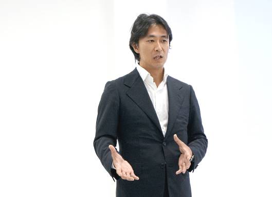 人件費は3割減! AI搭載ロボットが実現するEC物流の「省人化」「コスト減」「正確性」 アッカ・インターナショナルの加藤大和社長