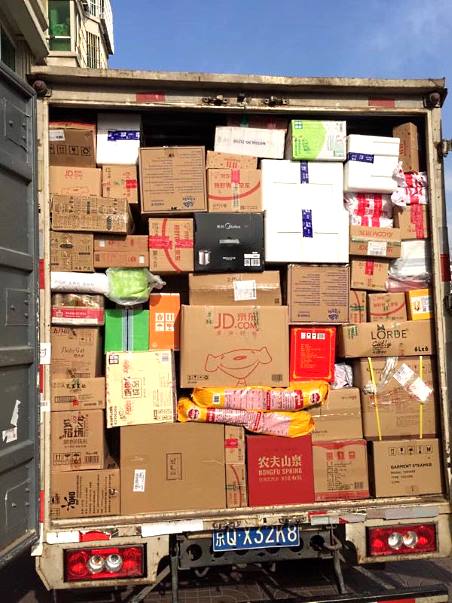 JD.comの「独身の日」。大量の荷物を配送している