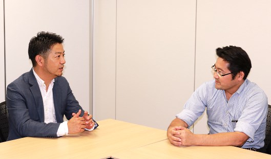 直撃インタビューは1時間半にわたって行われた
