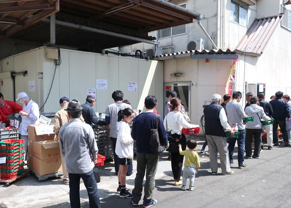 「丸紀」が開いている朝市
