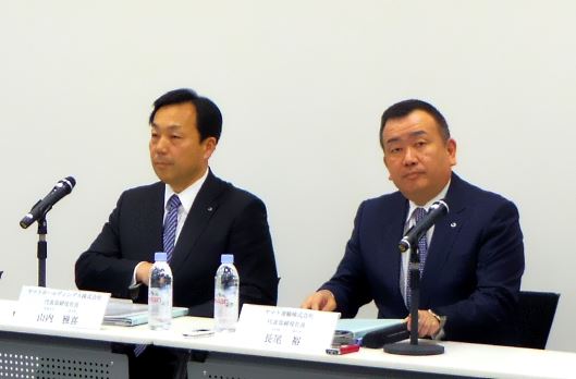 ヤマトホールディングスの山内雅喜社長（写真左）とヤマト運輸の長尾裕社長