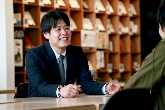 村川 智博 氏