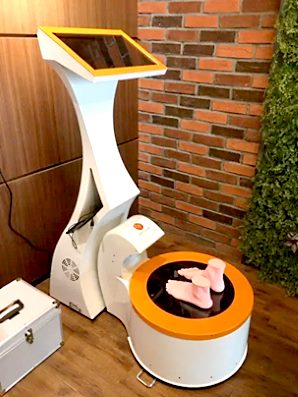 中国の靴老舗ブランド「Belle」が提供する、足のサイズを計る3D計測機