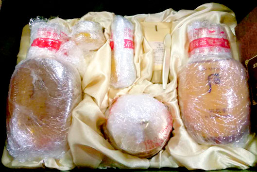 プチプチでガラス製品を3重～5重に包装