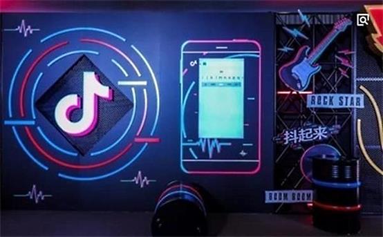 「TikTok」のテーマ挑戦のポスター