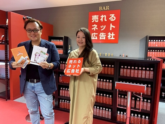 売れるネット広告社の代表取締役社長の加藤公一レオ氏とpupu株式会社の荒巻里恵氏