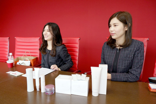 株式会社クレ・コーポレーション クレソワン化粧品　大石南美さんと徳原智美さん
