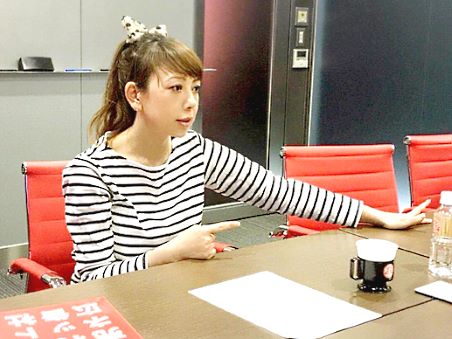 元ミニスカポリスとして知られるタレントで、現在はネット通販のドッグアパレルブランド「Otty(オッティ)」のオーナーである大原がおりさん