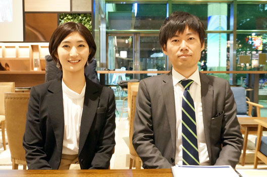 「O:der」を手がけるShowcase Gig デジタルプラットフォーム本部 デジタルプラットフォームソリューション部 マーケティング・PRグループの髙堂和芽さん（左）と、森トラスト 広報部 主事の市野吉則さん（右）