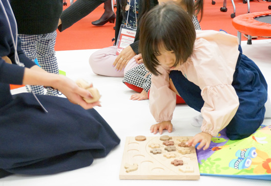 初めての仲良しデビュー 木製パズルゲーム