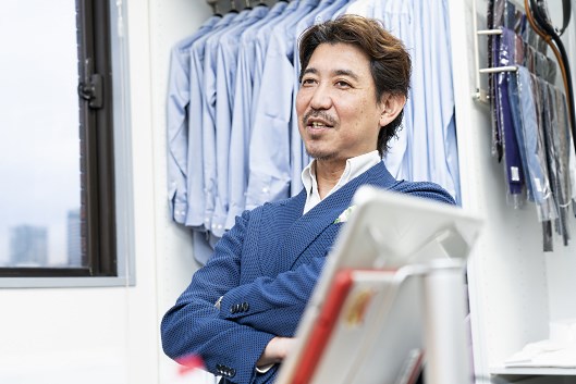 人気ECサイト「ozie」を運営する柳田織物・柳田敏正社長