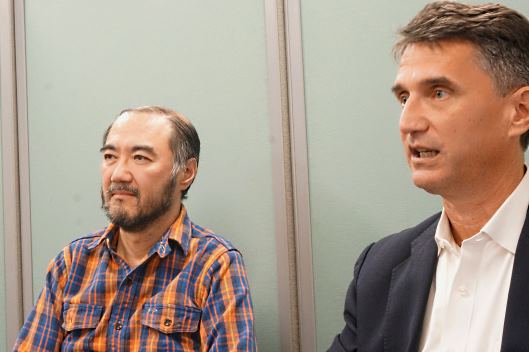 FanplayrのFounderでVice PresidentのDerek Adelman氏と、JAMU株式会社の社長である上田英明氏