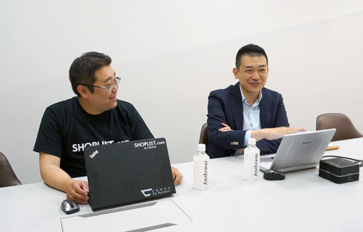 CROOZ SHOPLIST プロダクト開発本部 取締役 プロダクト開発本部 プロダクト管理本部管 稲垣剛之氏（左）と、メルペイ Online Business Development マネージャー 遠山義幸氏（右）