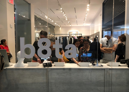 b8ta（ベータ）店内