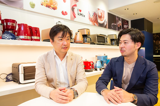 デロンギ・ジャパンの井上氏とＥストアーの松本氏