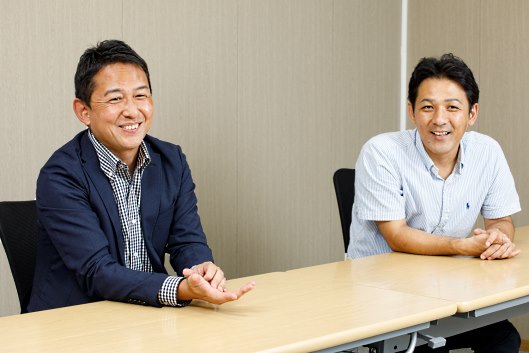 清長の日朝氏（写真左）と朝比奈取締役は「物流アウトソーシングで迷われたらまずはお声がけください」と言う