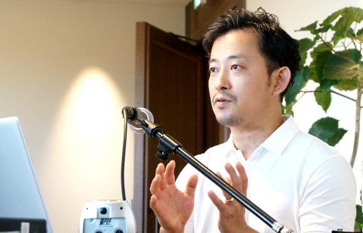 ｗ２ソリューションの桜沢慎哉氏（マーケティングディビジョンセールスチームリーダー）