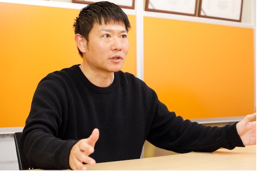 エートゥジェイの飯澤満育代表取締役社長