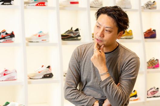 「atmos」などを展開するテクストトレーディングカンパニーのECビジネス事業部の岡山暢祐部長