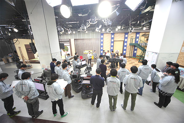 ジャパネットたかた A and Live 髙田明氏 長崎県佐世保市のテレビスタジオ