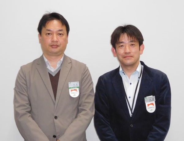 東日本旅客鉄道（JR東日本）運営担当の寺迫浩司氏（左）、百瀬祐二氏