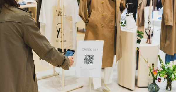 「シービー・クレストブリッジ」店舗でのスマートフォンによるチェックインのイメージ