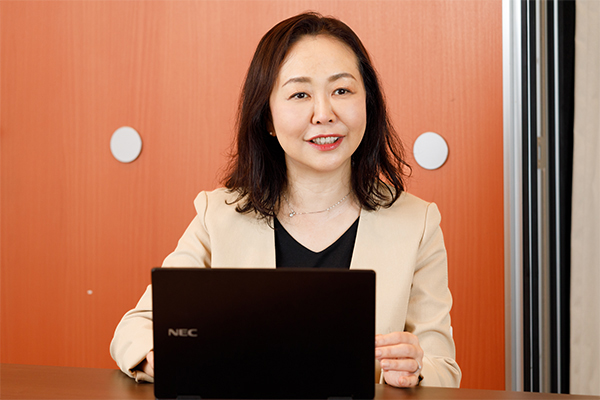 俺の 常務執行役員 管理本部 外販部 ECグループ長 岩﨑菜乙美氏