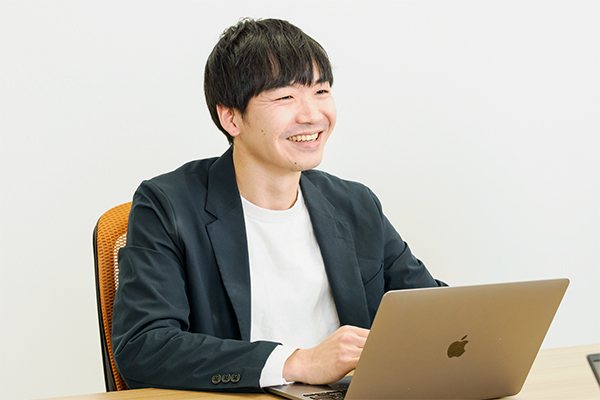 コマースメディア 制作部 プロジェクトマネージャー兼ディレクターの小沢 初さん