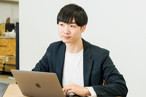 コマースメディア 制作部 プロジェクトマネージャー兼ディレクターの小沢 初さん