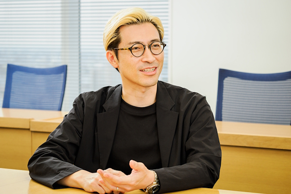 岡芹氏は「PLAZA」のスローガン「HEARTS UP!」のさらなる体現をめざす