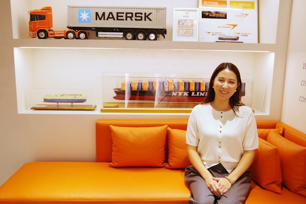 ビィ・フォアード　越境　中古車