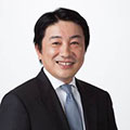 鈴木康弘 氏