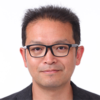 安達 友昭