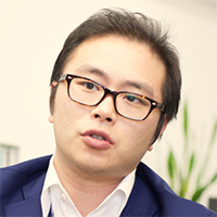 川村 拓也