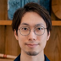 花田 靖治