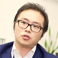 川村 拓也