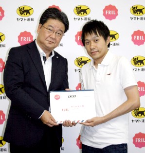 ヤマト運輸の執行役員法人営業部長の小菅泰治氏（写真左）と、Fablicの堀井翔太社長