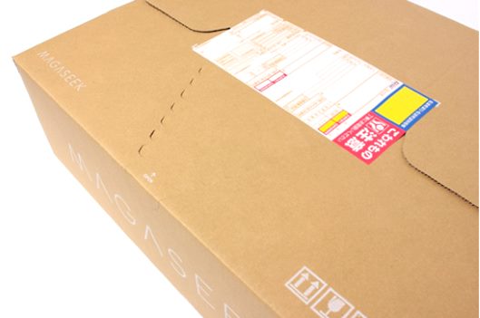 日本印刷産業連合会が主催する「第56回ジャパンパッケージングコンペティション」の衣料品部門賞を受賞したマガシークの「テープレス段ボール」