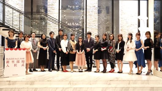 婦人服の通販や店舗販売を手がけるDoCLASSE（ドゥクラッセ）が実施する、2017年度新卒社員が百貨店で催事店舗の運営を行う研修プロジェクト「DoCLASSE新人催事プロジェクト」