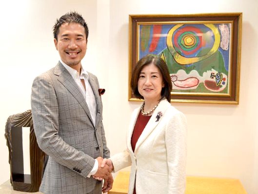 大塚家具とロコンドが協業、大塚久美子社長と田中裕輔社長
