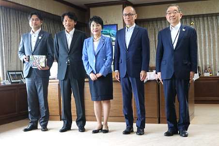 法務省と山口県美祢市、ヤフー、小学館集英社プロジェクトは共同で、刑事施設「美祢社会復帰促進センター」の受刑者に対してECの職業訓練を行う