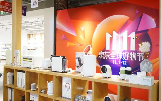 中国直販EC最大手の京東集団がインテリア・家具販売などの曲美家居集団と連携し、「曲美京東之家」という協業店舗を展開している